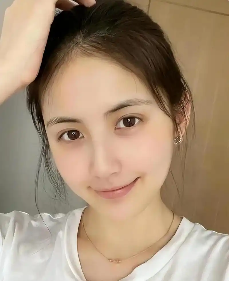 想知道为什么别人肌肤水嫩,而你总被痘痘,黑头困扰?