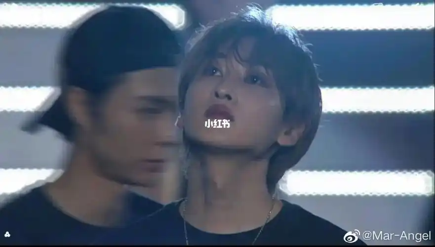 下面很多人都在说iu,说实话,真的很讨厌#superjunior  #sj  #银赫