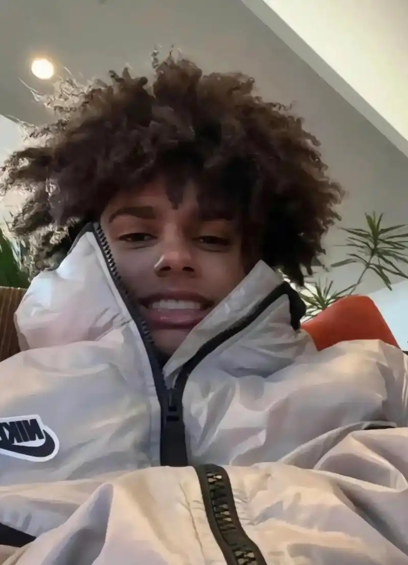 美国高中生帅哥黑皮肤