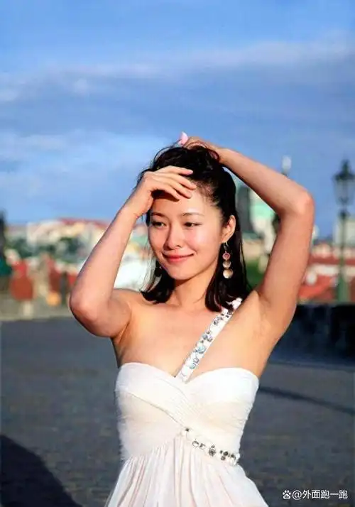 江一燕搂的不是吴镇宇,而是整个娱乐圈的丑陋,他们是什么关系?