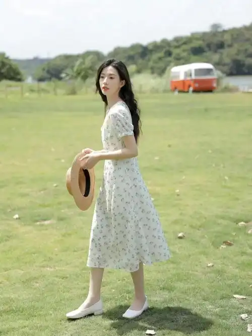 穿裙子怎么拍照才好看?几个经典好看的姿势,拍出优雅气质淑女风