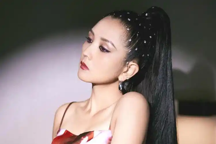 《神奇》,陈粒的《虚拟》,马吟吟的《溯》,周杰伦的《青花瓷》,时代