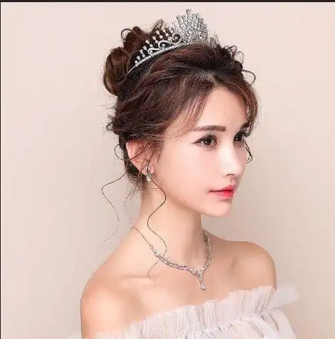 适合戴皇冠的新娘发型 公主范十足