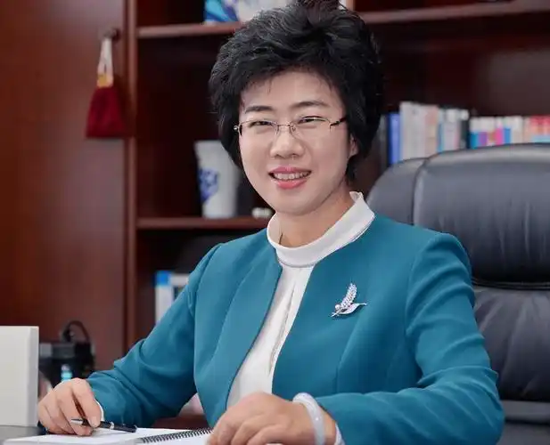 叫"丽"的更多,除了谭丽霞,还有鲁花集团的孙丽芬,道恩集团的韩丽梅