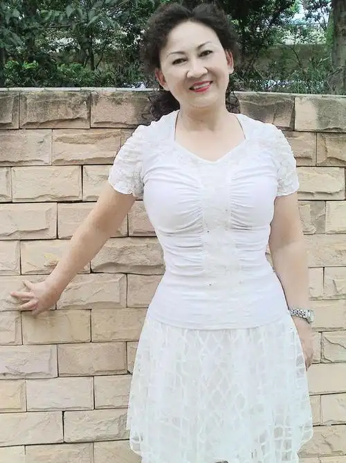 赵姐是一个50岁的单身女人,生活条件优越有房有车,很多人追赵姐,但是