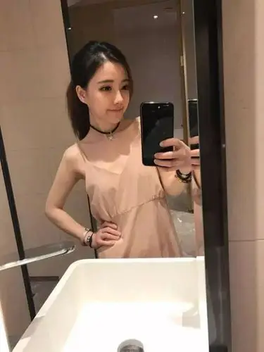 这个胸平么?哈哈哈好像还真的是!