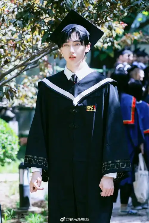 派酱安利##焉栩嘉晒毕业照