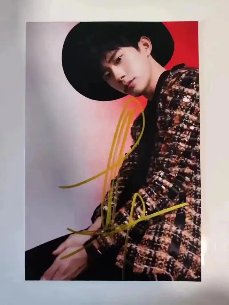 易烊千玺亲签签名照!目前最低价!鸟儿们留步!