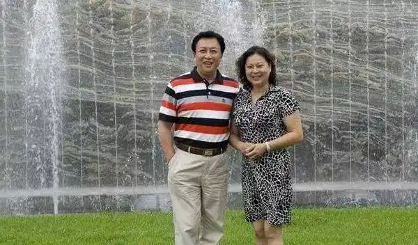 目睹母亲除夕夜身亡,父亲唐国强再娶,女儿唐莉却说:爸爸是好人_孙涛