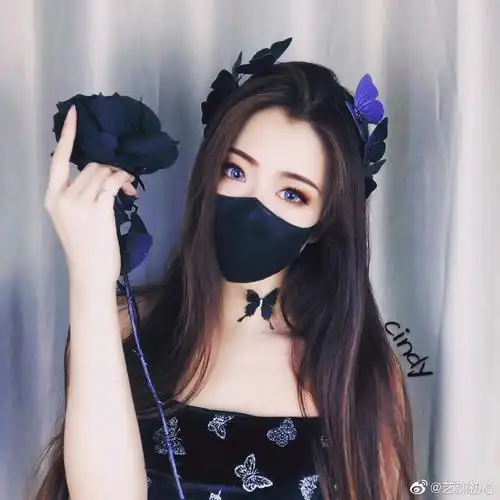 最近抖音出来了一个动漫变脸的特效后,cindy维c终于摘掉了口罩,"真正