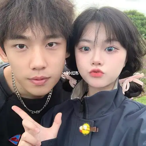 和男朋友的合照用哪张发朋友圈啊