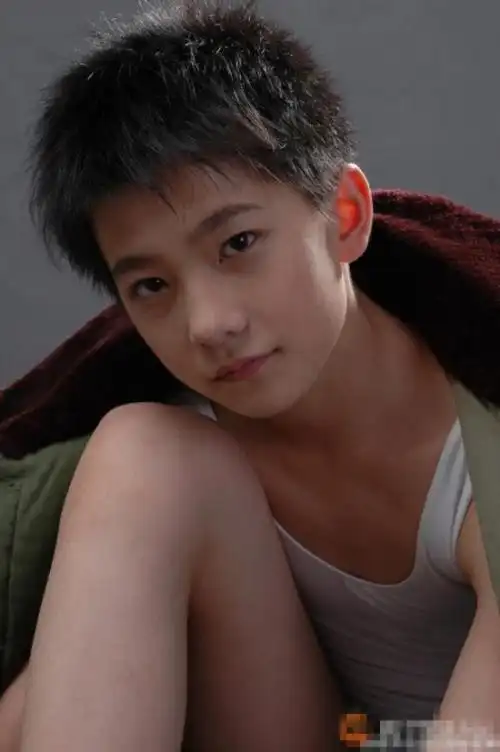 杨洋从小到大图片对比,这才是正确的成长方式啊