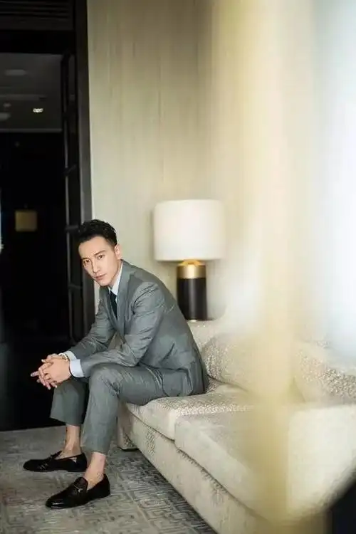 萧亚轩17个男朋友都是谁 鸡鸣寺的花开了三个梗-蟋蟀号,争做互联网的