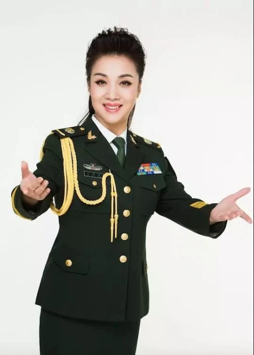 女高音歌唱家马晓晨军营飞出的金凤凰