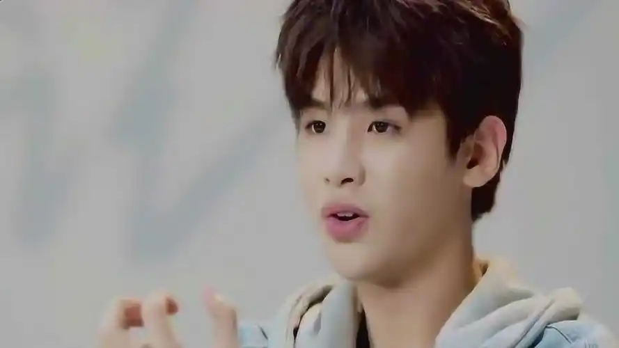 黄明昊谈小鬼的反差萌,小贾:私底下特别像小朋友,但是工作的时候特别