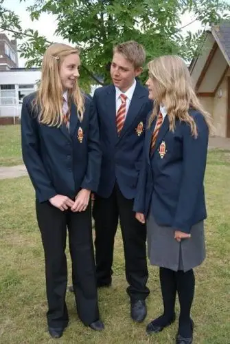 米歇尔来成都掀校服大战 各国校服哪款是你的菜_新浪四川时尚_新浪四