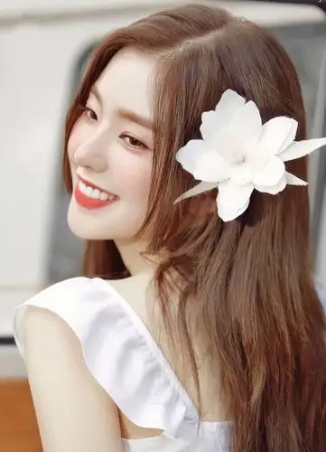 red velvet的irene裴珠泫:夏日甜心,像一朵白蔷薇,纯洁美丽_高清图集_