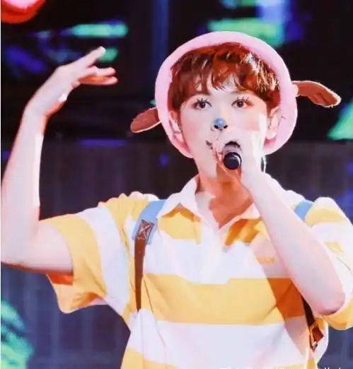 尤长靖cos的是可爱的乔巴,乔巴有着小小的身躯,有着胆小,腼腆的性格