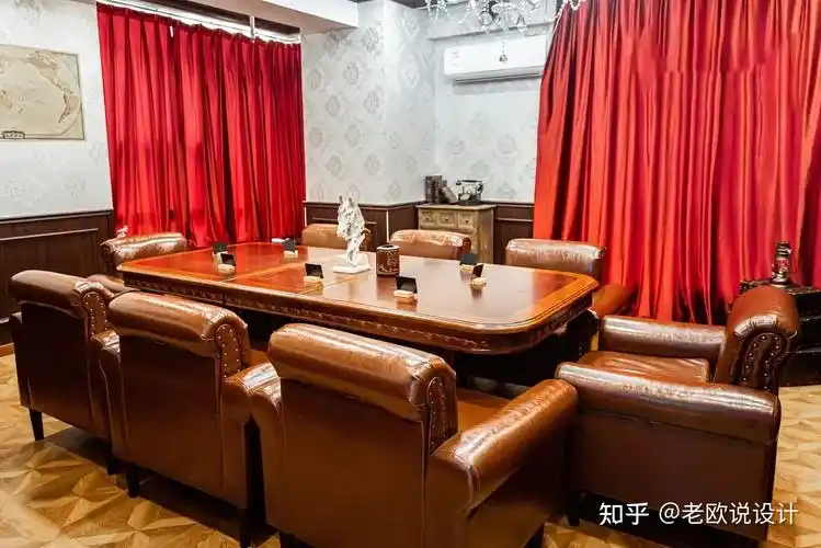 项目面积:400平方米剧本杀店铺大厅采用了工业ins风的装修基调,无处不