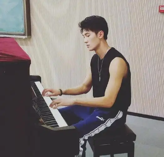 李向哲《竹马钢琴师》芒果tv&优酷双平台～10.17开.