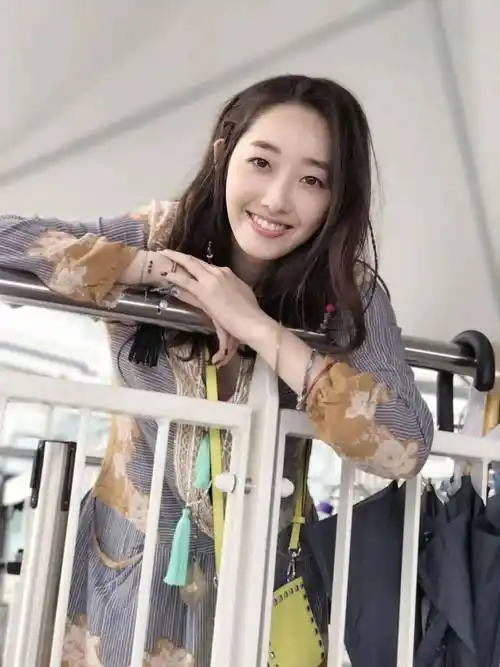 中国内地女演员蒋梦婕经纪公司_合作_都市_青春