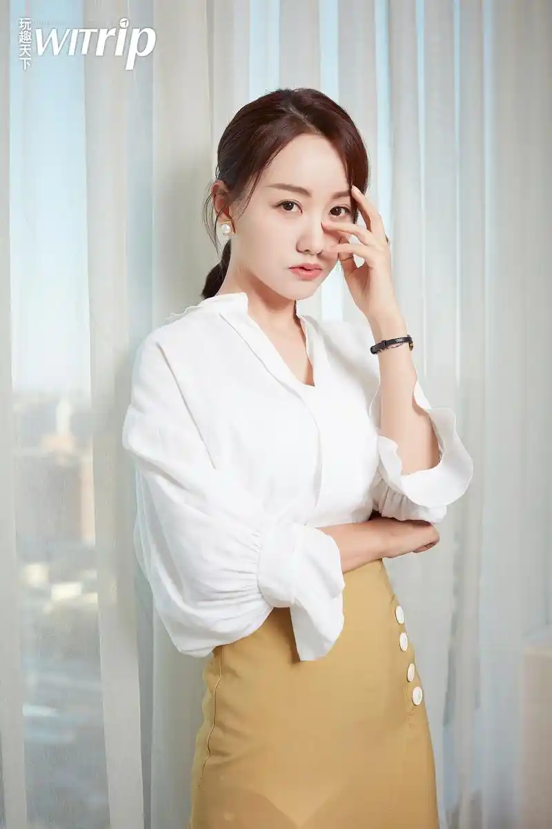 杨蓉【玩趣天下 | 专访】 "她素颜而来,眼神澄澈如两汪清泉.