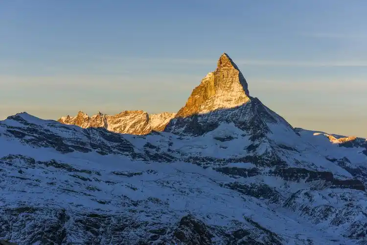 一场暴雪让著名的"瑞士山王"火了,马特宏峰有多美,图片告诉你