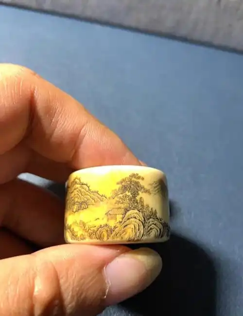 2厘米,通体山水画,民国微雕大师于硕之手.雕刻精美,犹如画卷.