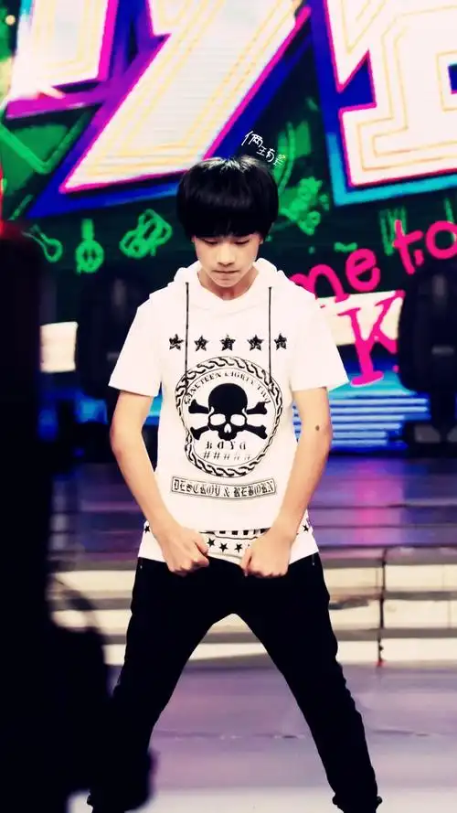 tfboys中国少年快本见##中枪舞男神易烊千玺炫酷快本秀# 我要窒息了