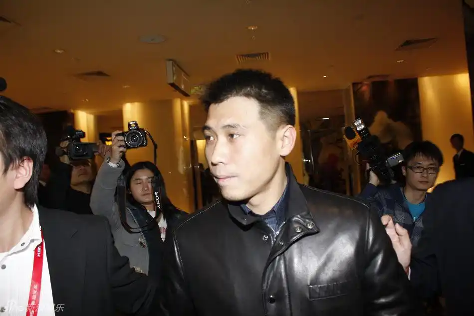 幻灯图:罗海琼费麒北京完婚 王中磊及圈中好友道贺