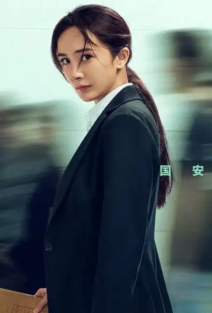 杨幂暴风眼热播正酣接受中国电视报专访畅谈幕后故事