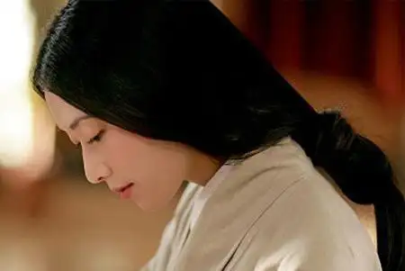 霍思燕的侧脸也是很美