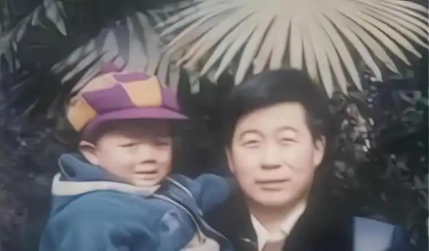 错换人生,一看郭威和姚策儿时照片就明白谁是亲生的