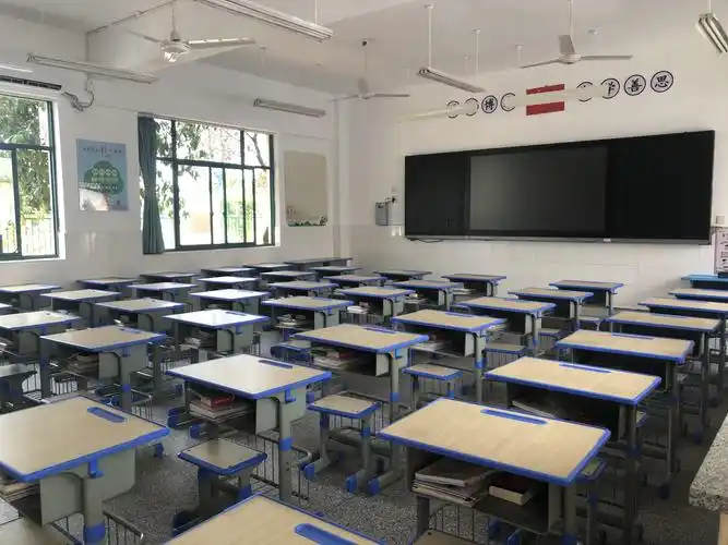 开学季 新出发——8月28日实验小学一(5)班第一次教室大扫除