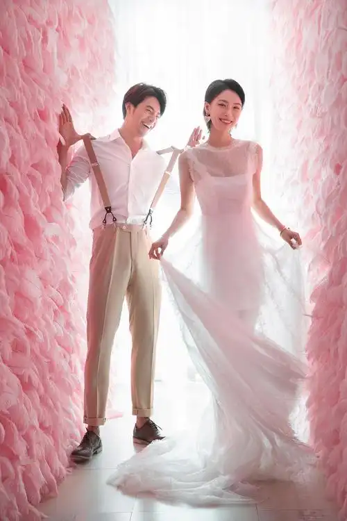 韩式梦幻内景花墙网红婚纱照