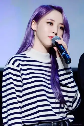 提到紫发你第一个想到的爱豆是谁