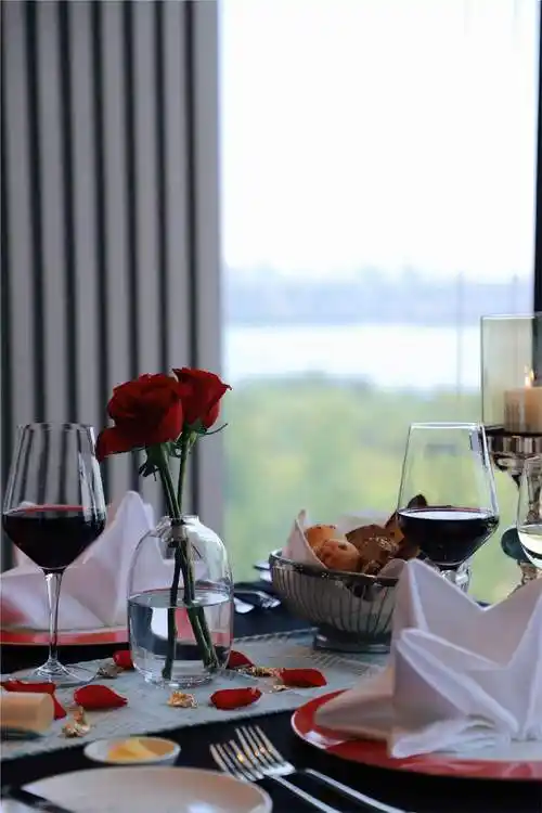 无锡鲁能万豪酒店情人节之选: 浪漫双人烛光晚餐_来自_用餐_人民币