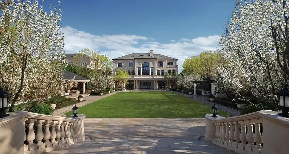 率:60%; 外墙面:莱姆石干挂; 总计栋数:洋房8栋楼,和456栋独栋别墅