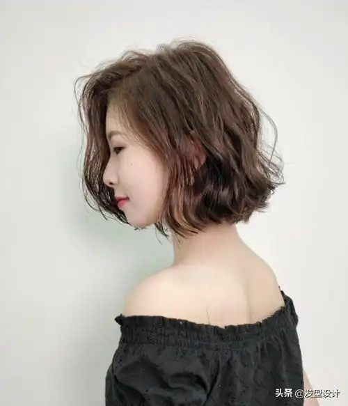 今年流行全头烫短发发型30款