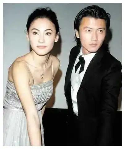 张柏芝对谢霆锋难忘的原因我才明白自作多情的不是她吗