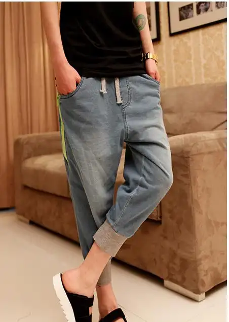 比较一下这两条裤子那个比较好看,搭配什么上衣好看呢?