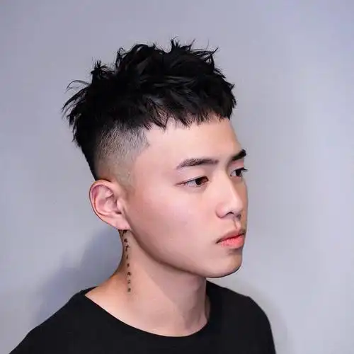 男生剪"短烫"发型超好看!简单帅气的造型,让你的颜值也提升