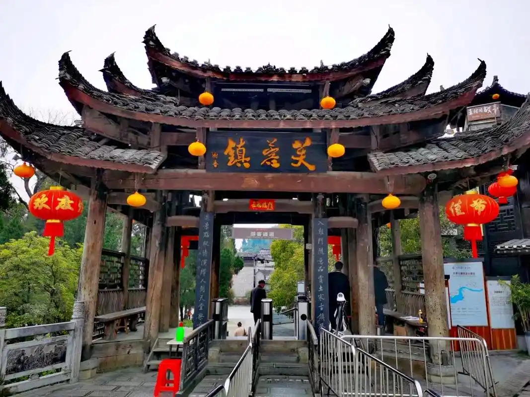 走进芙蓉镇.湖南省湘西州永顺县芙蓉镇,是一个有着2000多年 - 抖音