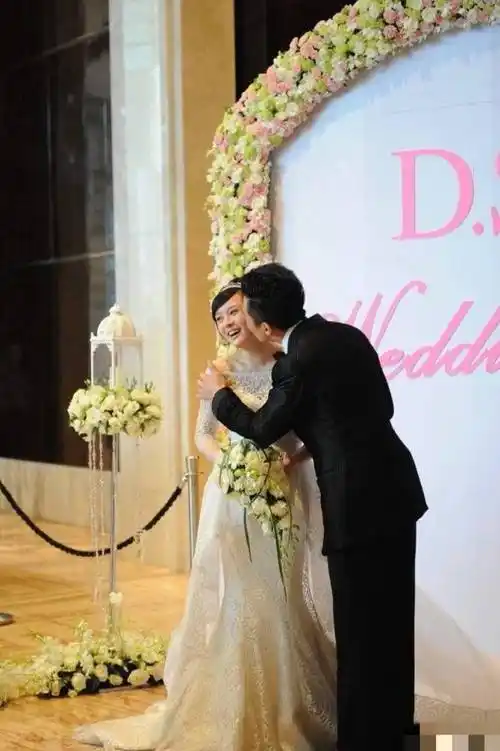 邓超孙俪结婚十周年模样似复制粘贴等等小花出镜一家四口太幸福