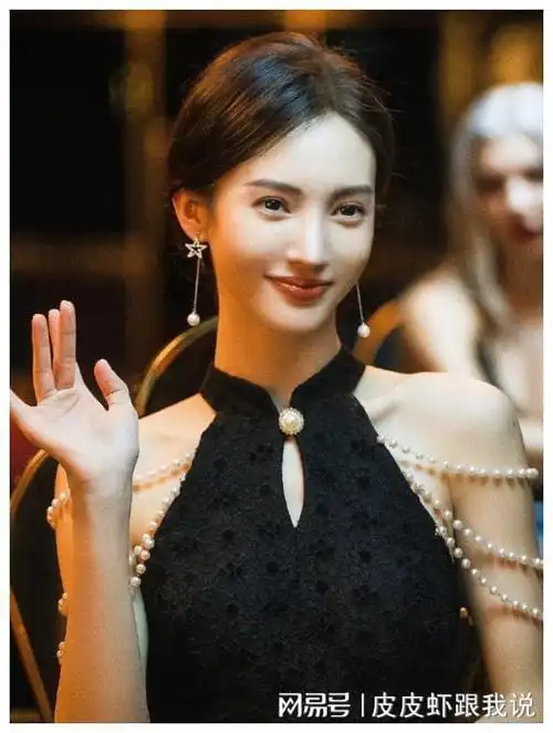 演艺圈残酷的真相,在金晨身上展现得淋漓尽致,张艺谋全说对了