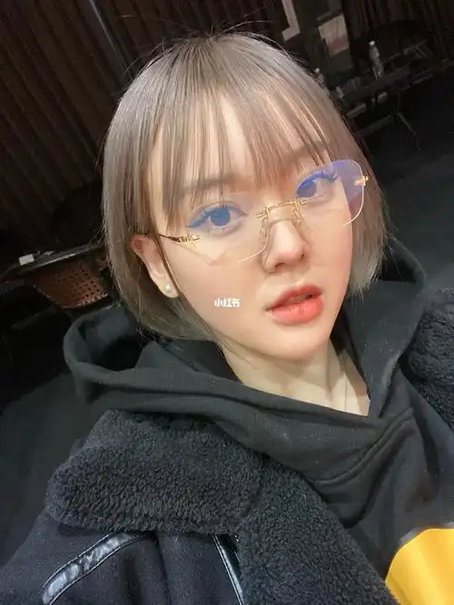 一刀剪短发77浅色发色太显白了