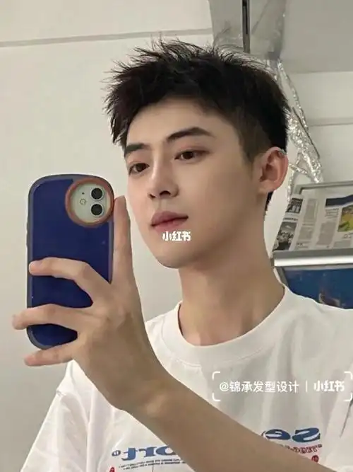 不烫不染也帅到爆炸的男生发型微分短碎02