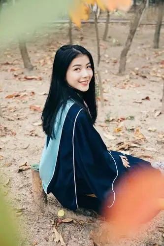 菲菲毕业照个人写真