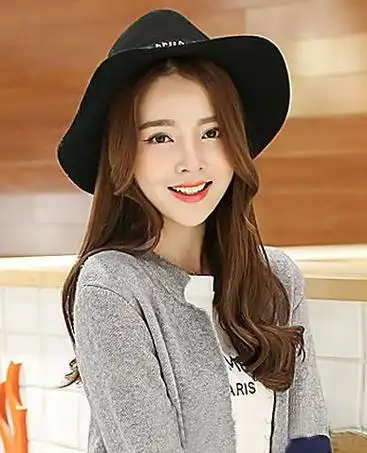 冬季流行的披肩烫发发型 发梢微卷显清新范儿