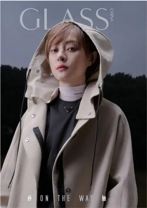 孙俪罕见拍大片不硬凹造型霸屏照样美到爆阴天氛围下太高级啦